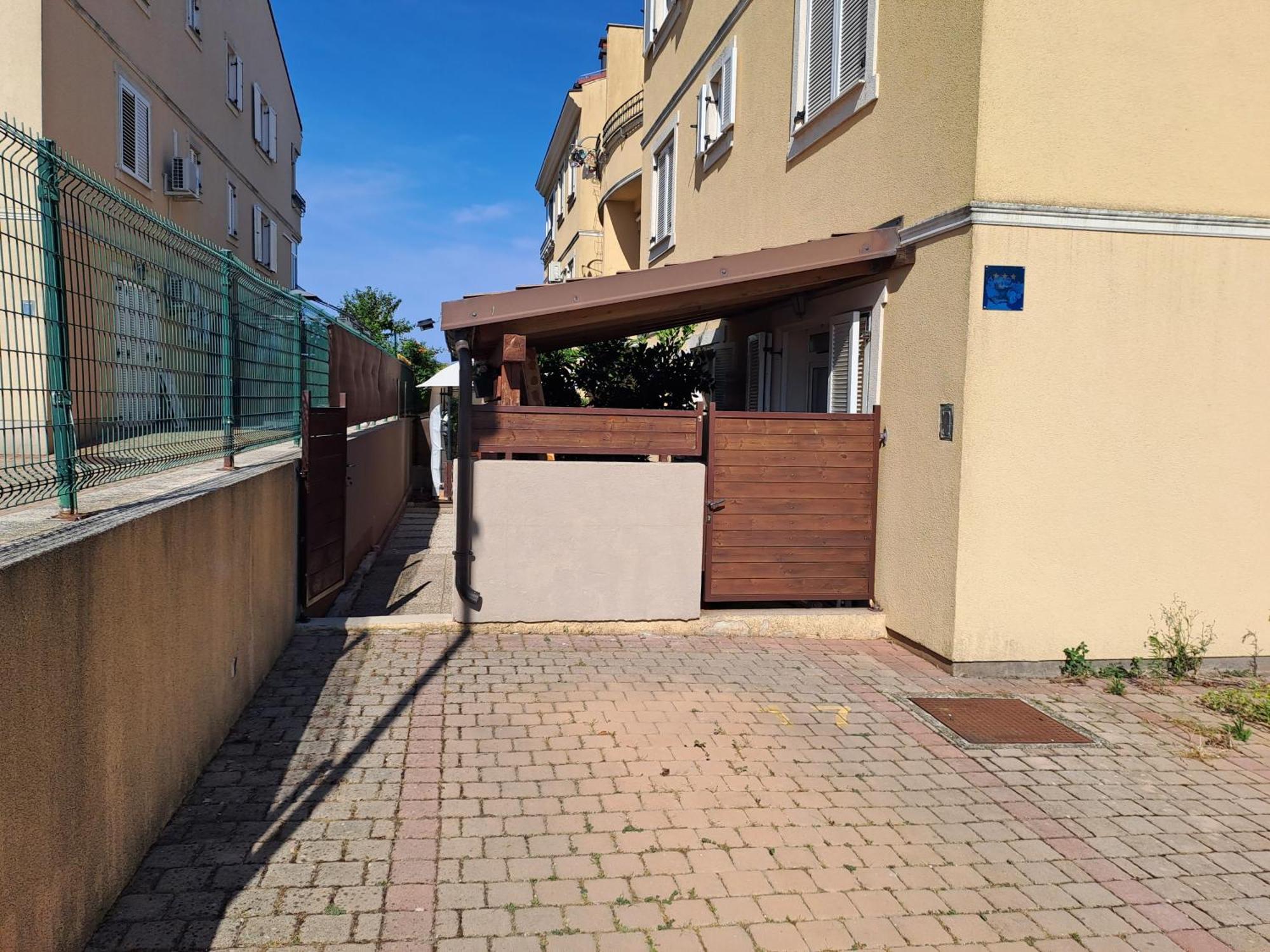 Apartment Nina Pula Luaran gambar