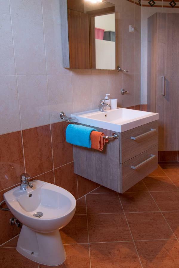 Apartment Nina Pula Luaran gambar